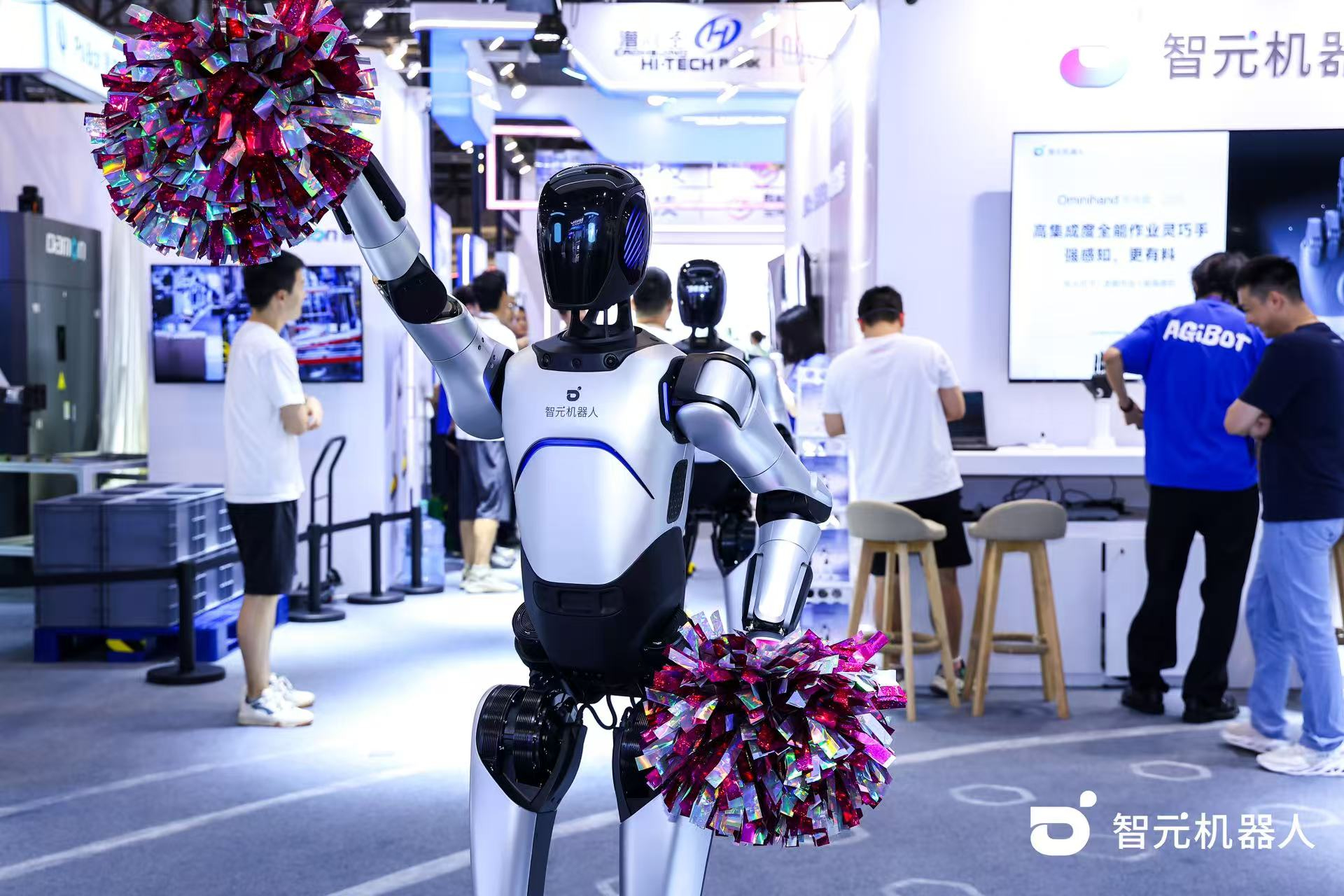 AC米兰机器人 WAIC 首日展台火爆，机器...